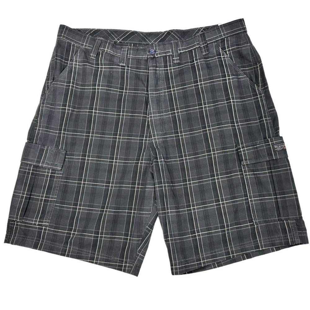 Wrangler Loose Fit Cargo Shorts - 42" Waist - Tag size 44 - NWT